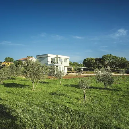 Family Friendly House With A Parking Space Galizana, Fazana - 22739 * Galižana