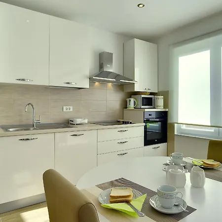 Family Friendly House With A Parking Space Galizana, Fazana - 22739 Tatil Evi