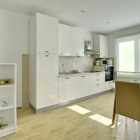 Dom wakacyjny Family Friendly House With A Parking Space Galizana, Fazana - 22739 *