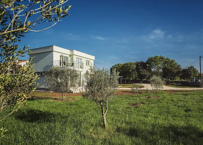 Family Friendly House With A Parking Space Galizana, Fazana - 22739 Vakantiehuis Galižana