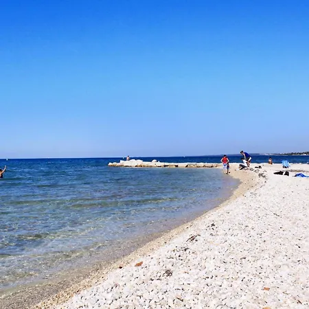 Family Friendly House With A Parking Space Galizana, Fazana - 22739 Vakantiehuis *