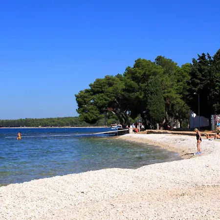 Family Friendly House With A Parking Space Galizana, Fazana - 22739 Vakantiehuis