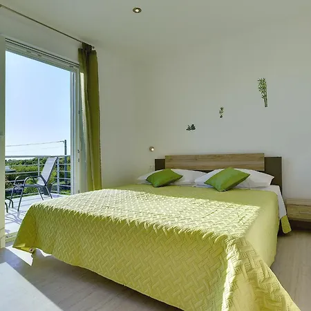 Vakantiehuis Family Friendly House With A Parking Space Galizana, Fazana - 22739 Galižana