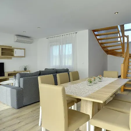 Vakantiehuis Family Friendly House With A Parking Space Galizana, Fazana - 22739 *