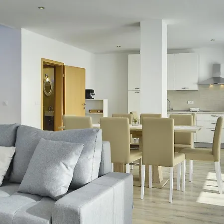 Family Friendly House With A Parking Space Galizana, Fazana - 22739 Feriehus